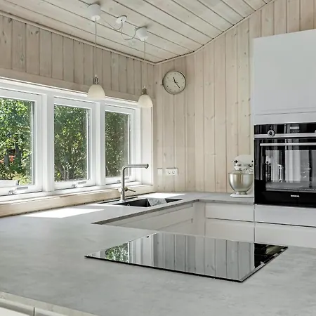 Дом отдыха Awesome Home In Nexo With Sauna *